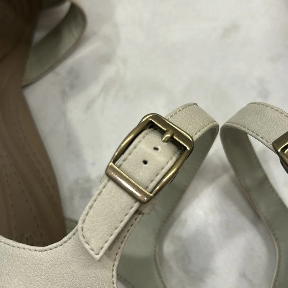 Crocs Womens Leigh II Ankle Strap Wedge Sandals Size 10 Light Beige